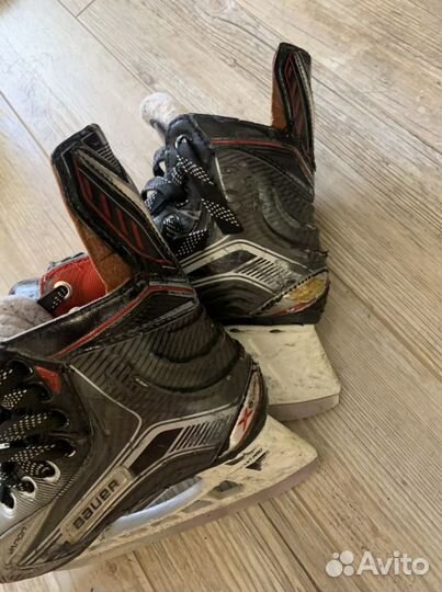 Коньки зоккейные bauer x900