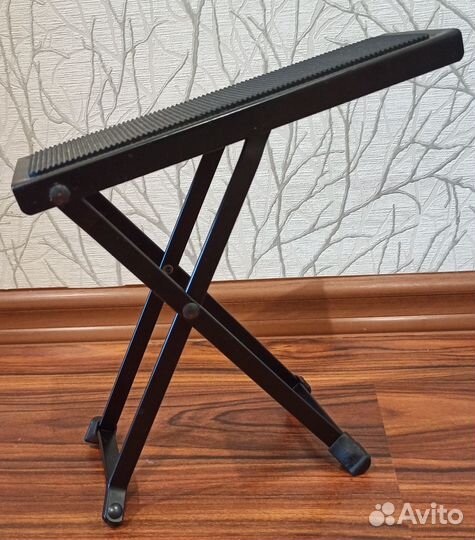 Подножка для игры на гитаре