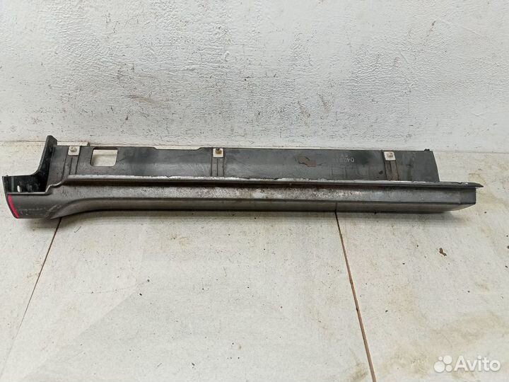 Накладка на правый порог