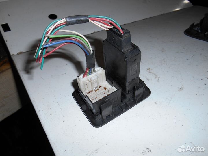 Блок управления зеркалами Pontiac Vibe Вайб