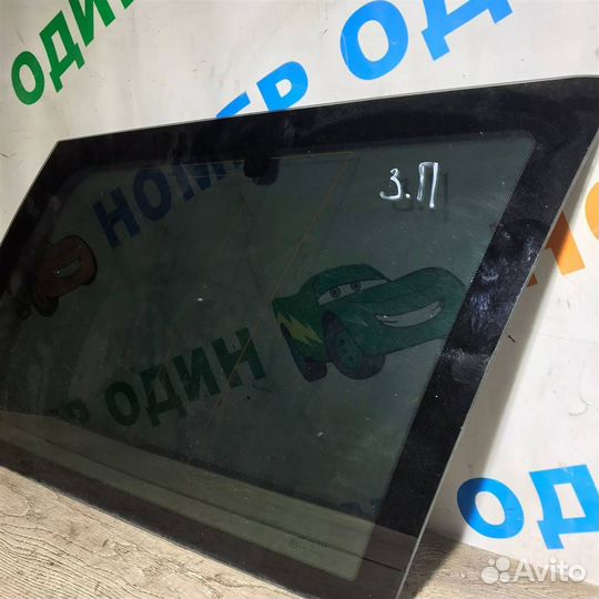 Стекло глухое (форточка),заднее правое Jeep Grand