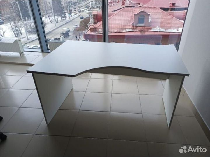 Стол офисный угловой белый. С НДС. Новый
