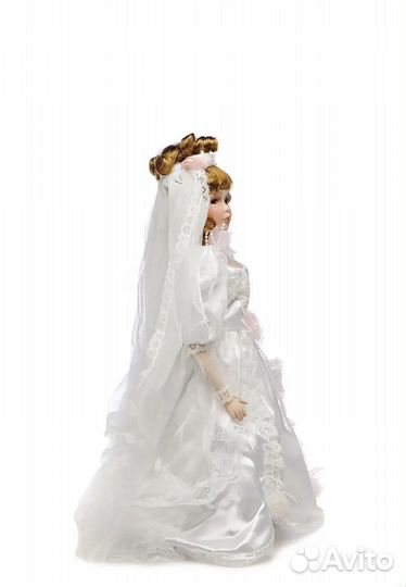 Кукла фарфоровая