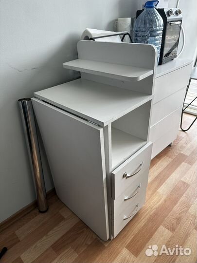 Маникюрный стол