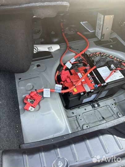 Bmw f10 M5 плюсовая клемма аккумулятора
