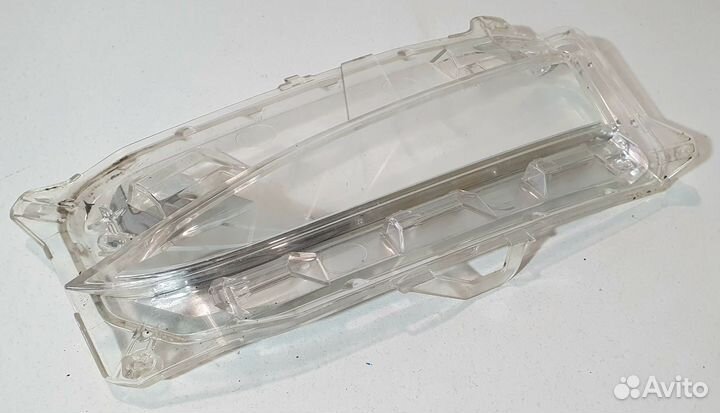 Стекло левой противотуманной фары Lexus NX