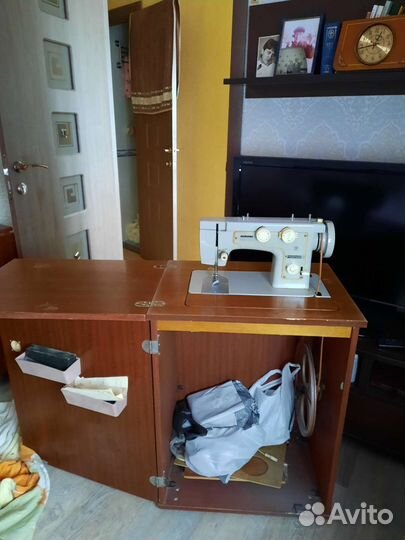 Швейная машина Подольск ножная кабинетная