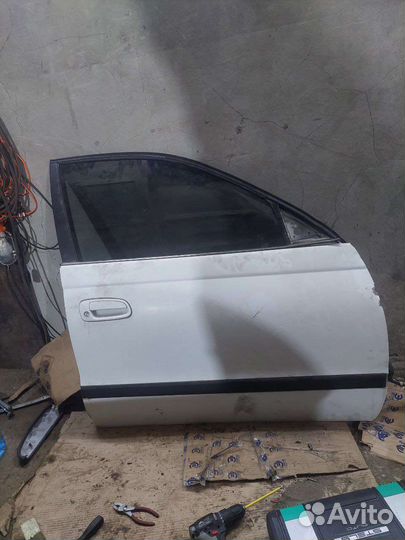 Дверь передняя правая на toyota corona ST-190