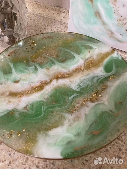 Доска разделочная с декором из эпоксидной смолой