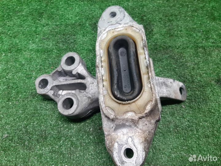 Опора (подушка) двигателя левая Opel Zafira C 2014