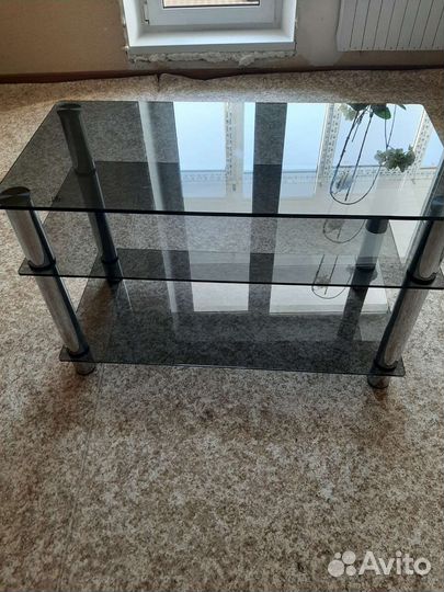 Стеклянная тумба под аппаратуру