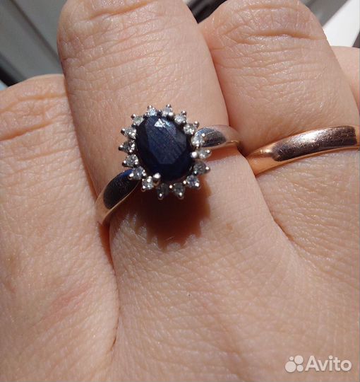Золотое кольцо с бриллиантами и сапфиром