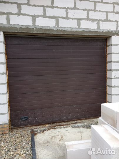 Секционные ворота б/у