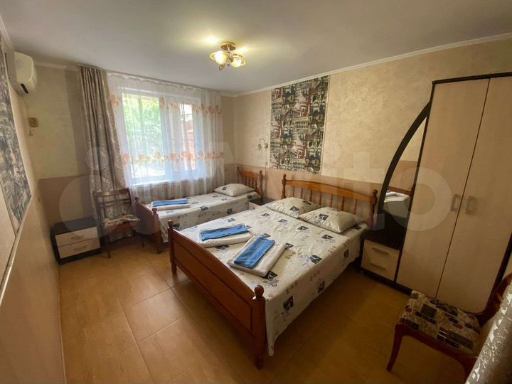 Комната 50 м² в 2-к., 1/2 эт.