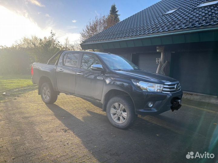 В разборе Toyota Hilux 8