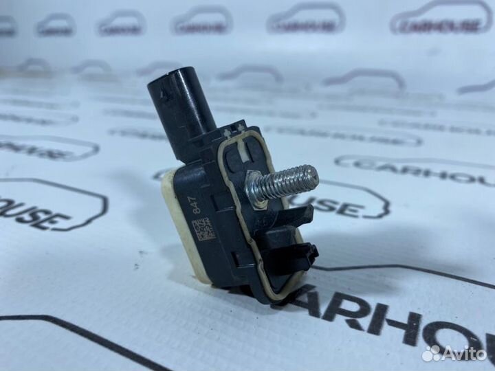 Датчик удара передний левый Volkswagen Touareg NF