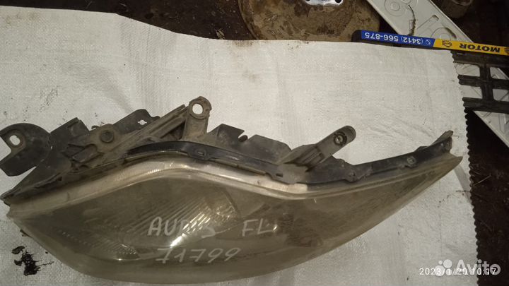 Фара левая правая Toyota Auris