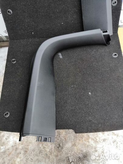 Обшивка багажной двери Mercedes GLE A1667403400