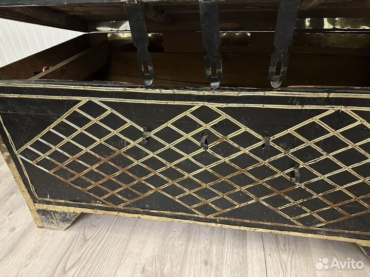 Сундук деревянный старинный