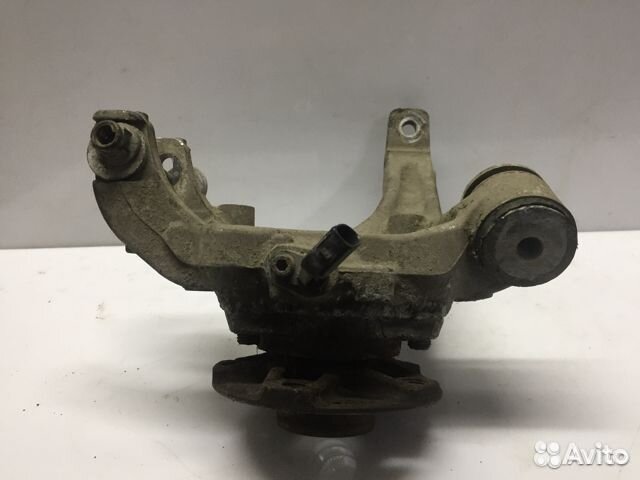 Кулак Audi A8 D3 задний правый оригинал бу