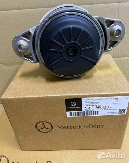 Опора двигателя правая W212 E класс Mercedes-Benz