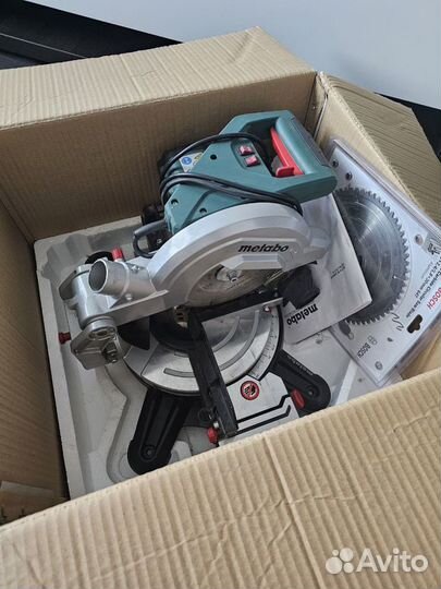 Торцовочная пила metabo KS 216 M Lasercut