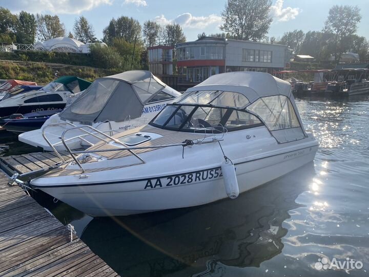 Каютный катер 