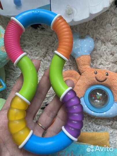 Игрушки погремушки развивающие для малыша круг