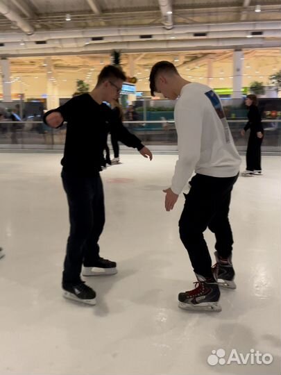 Тренер по катанию на коньках