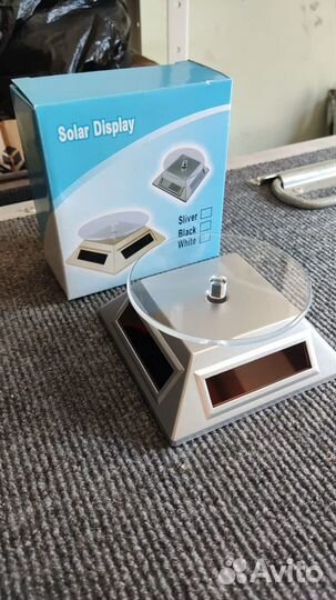 Вращающаяся подставка на солнечной батарее