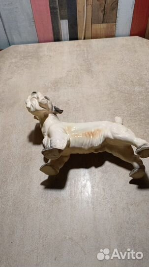 Фарфоровые статуэтки две собаки