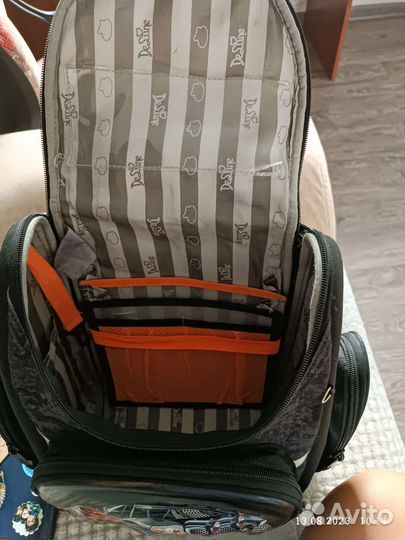 Ранец школьный для мальчика в отличном состояние