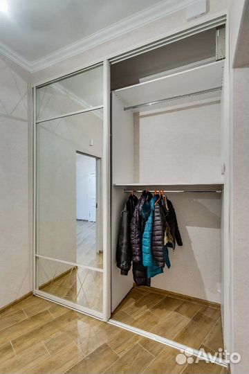 Шкаф с зеркалом