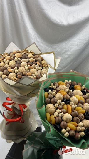 Букет из орехов