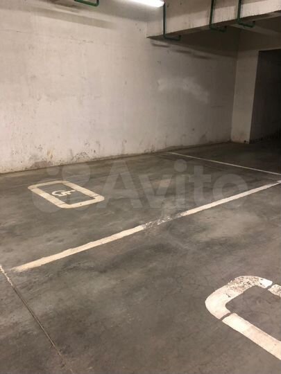 Машиноместо, > 30 м²