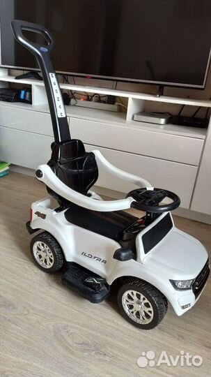 Машинка каталка толокар с ручкой