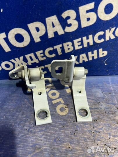 Петля двери Ford Focus 3 седан 2013