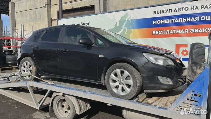 Обшивка двери багажника левая Opel Astra (J) 23462