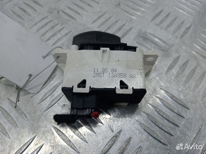 Кнопка аварийной сигнализации Ford Focus рест