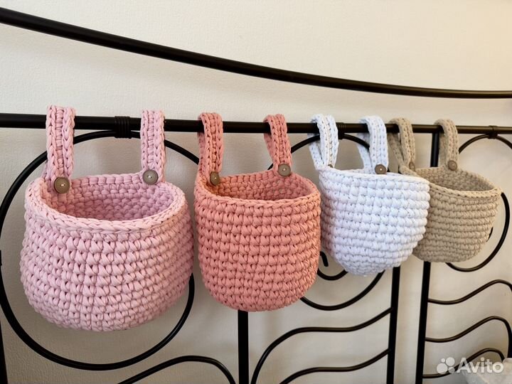 Корзинка для хранения вязаная на детскую кроватку