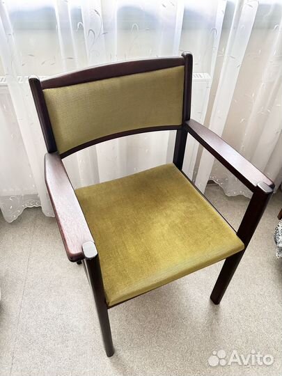 Стул-кресло мягкий классический