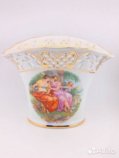 Ваза ажурная. Мадонна. Фарфор