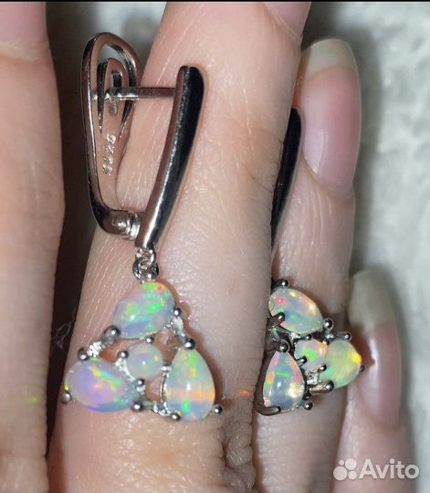 Серебряные серьги с опалами