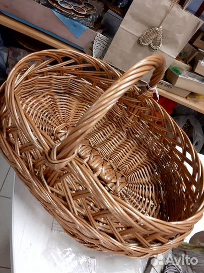 Корзина плетеная из лозы пасхальная