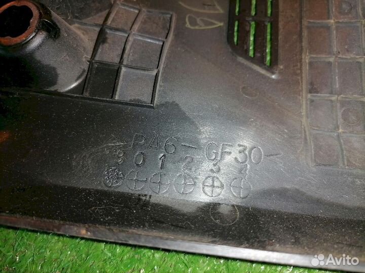 Декоративная крышка двс FS2V102F1 Mazda Familia bj