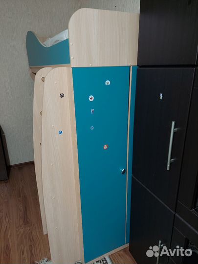 Детская кровать чердак со столом и шкафом бу