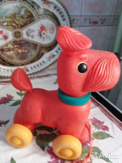 Собачка-каталка.Пластмасса.1980г.СССР