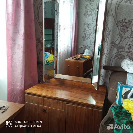 Тумбочка с зеркалом
