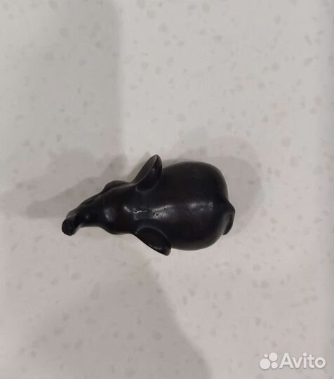 Статуэтка слон из черного камня