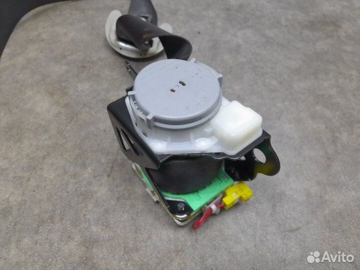 Ремень безопасности передний левый Toyota Corolla